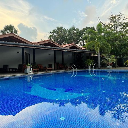 Paris Garden Resort Trincomalee Exterior photo