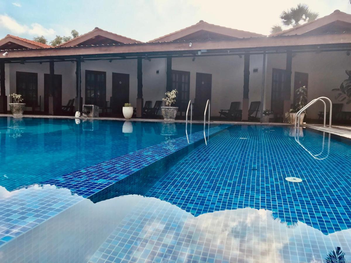 Paris Garden Resort Trincomalee Exterior photo