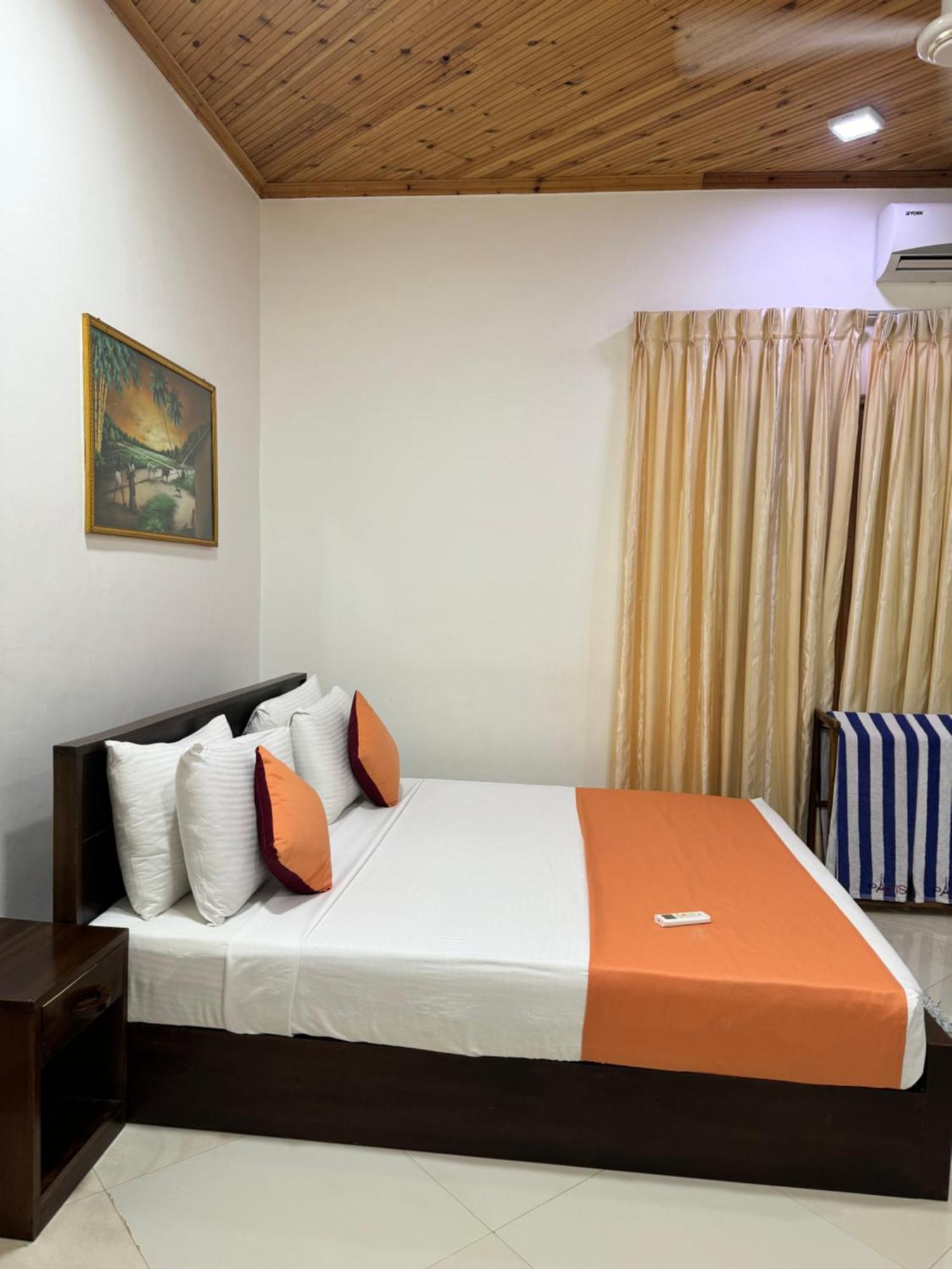 Paris Garden Resort Trincomalee Exterior photo