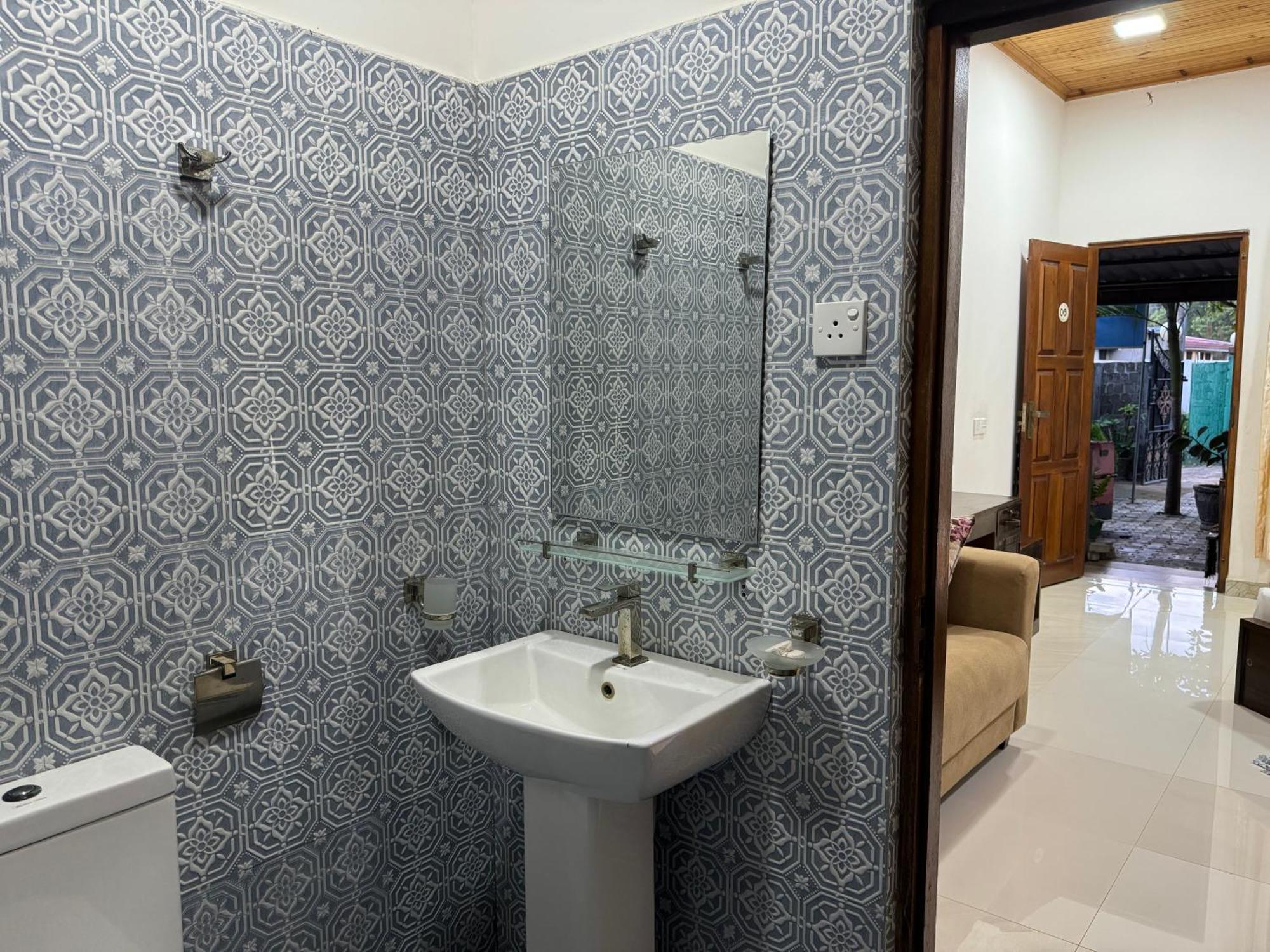 Paris Garden Resort Trincomalee Exterior photo